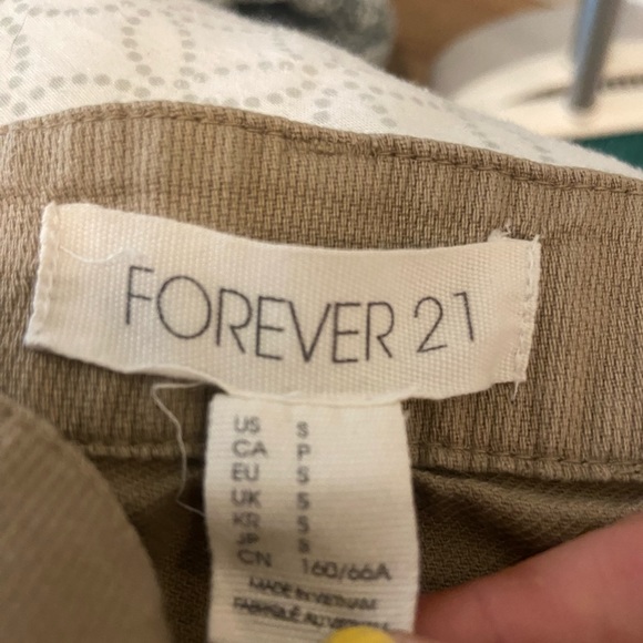 Forever 21 nude colour shorts - Picture 3 of 3